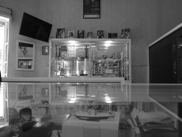 Armazones premium en exhibición en Óptica Gutmard